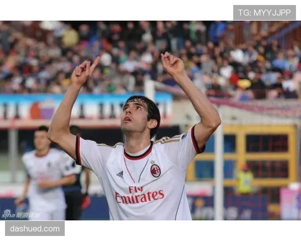 卡卡回撤接应主导进攻，关键战盘活中场对比昔日核心角色