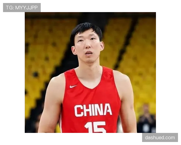 周琦机场造型——那块表一闪，我的工资卡都不好意思亮